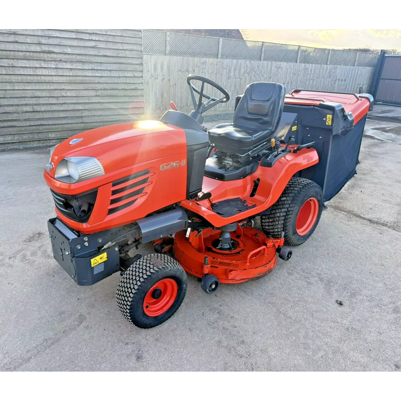 2014 KUBOTA G26 -11 DIESEL RIDE ON LAWN MOWER